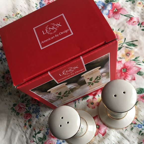 Christmas Salt & Pepper Shakes - Picture 2 of 3